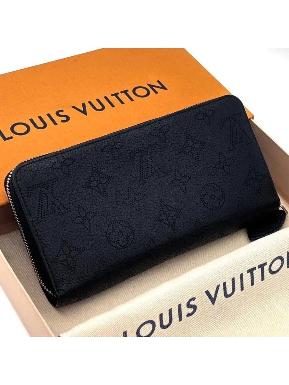Louis Vuitton Monogram Mahina Zippy Wallet Noir Black